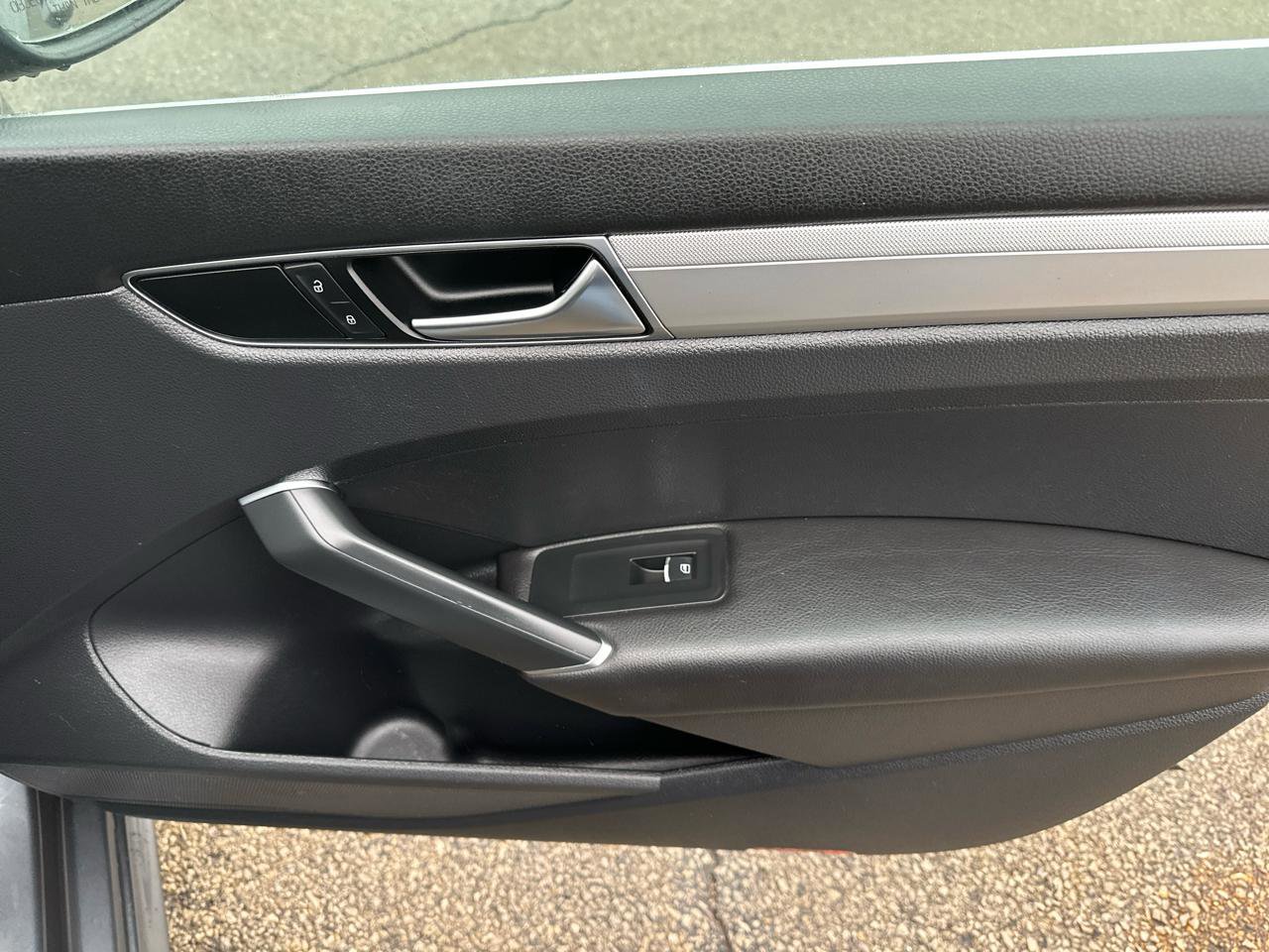 Used 2017 Volkswagen Passat 1.8T S image 19