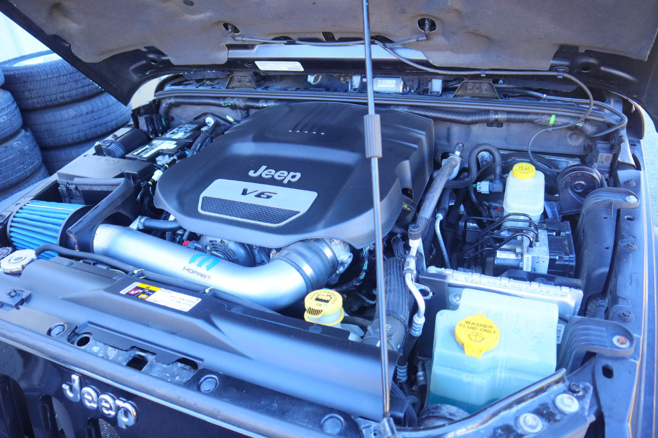 Used 2014 Jeep Wrangler Unlimited Rubicon w/ Connectivity Group image 32