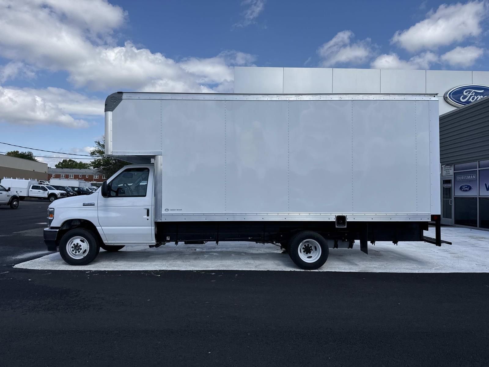 New 2027 Ford E-450 and Econoline 450 Super Duty w/ Power Equipment Group RWD image 6