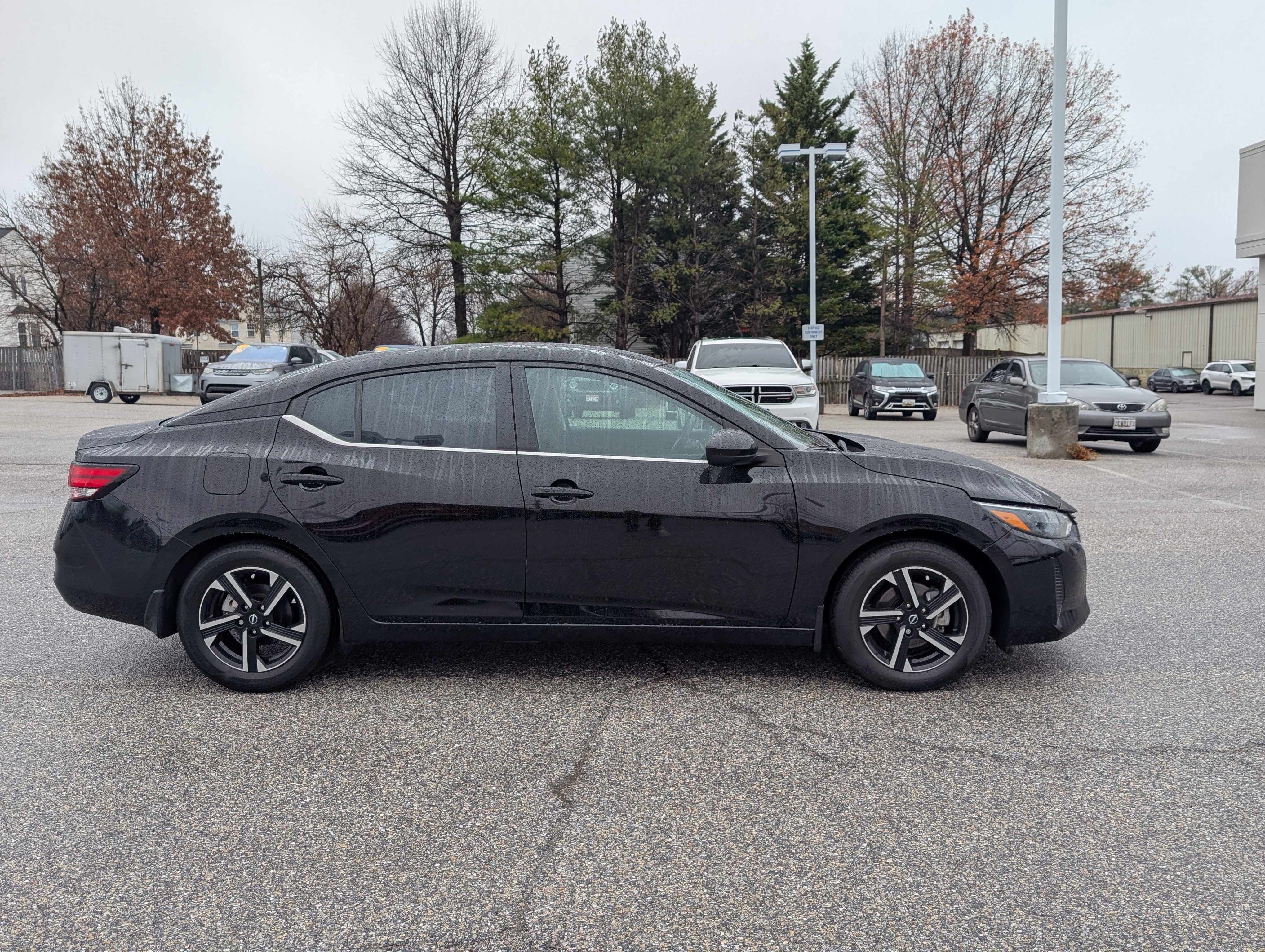 Used 2024 Nissan Sentra SV image 2