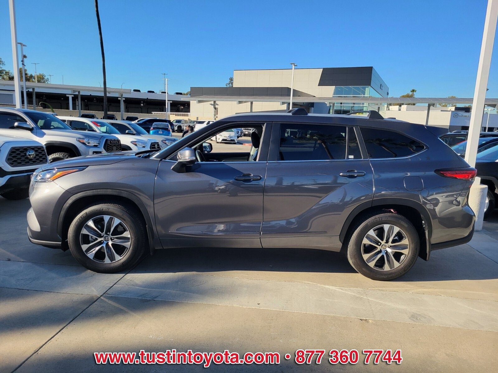 Certified 2023 Toyota Highlander XLE image 7