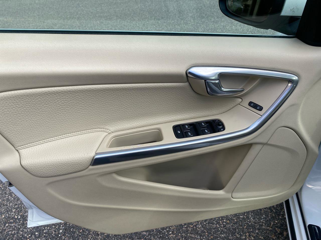 Used 2014 Volvo S60 T5 image 28