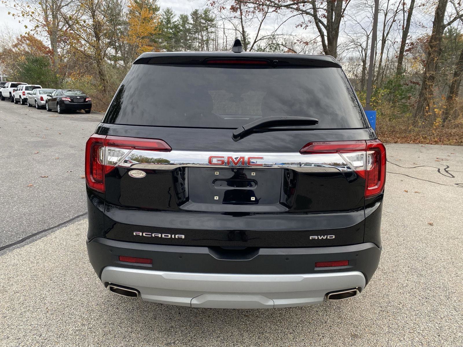 Used 2023 GMC Acadia SLE image 6