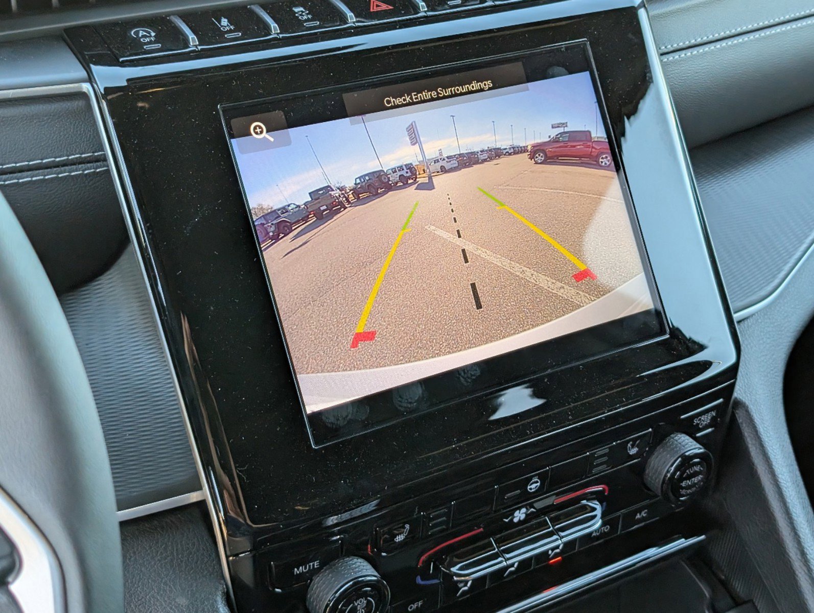 New 2024 Jeep Grand Cherokee Laredo X w/ Luxury Tech Group I image 22