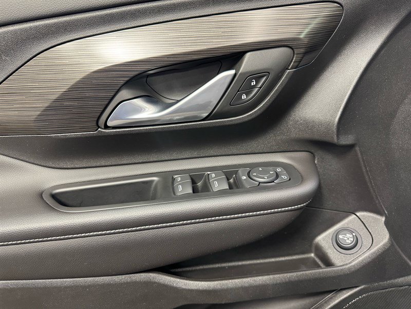 Used 2022 GMC Terrain SLE w/ Driver Convenience Package image 13