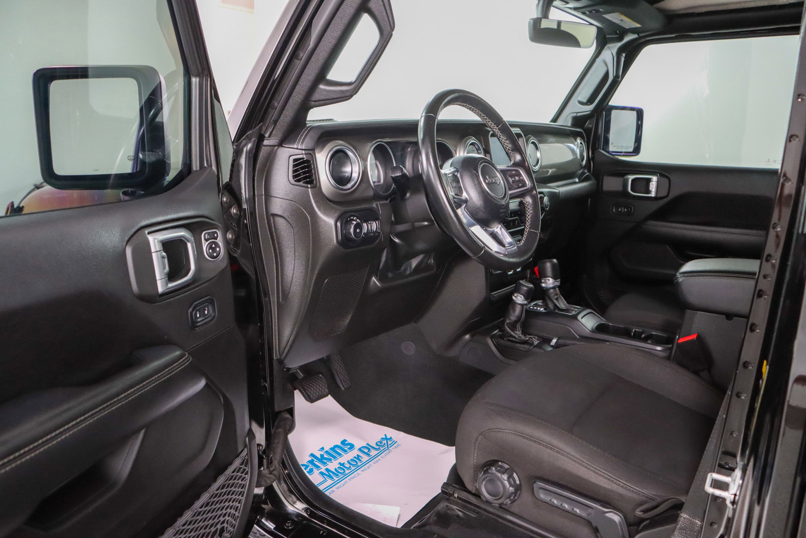 Used 2022 Jeep Wrangler Unlimited Sahara image 4