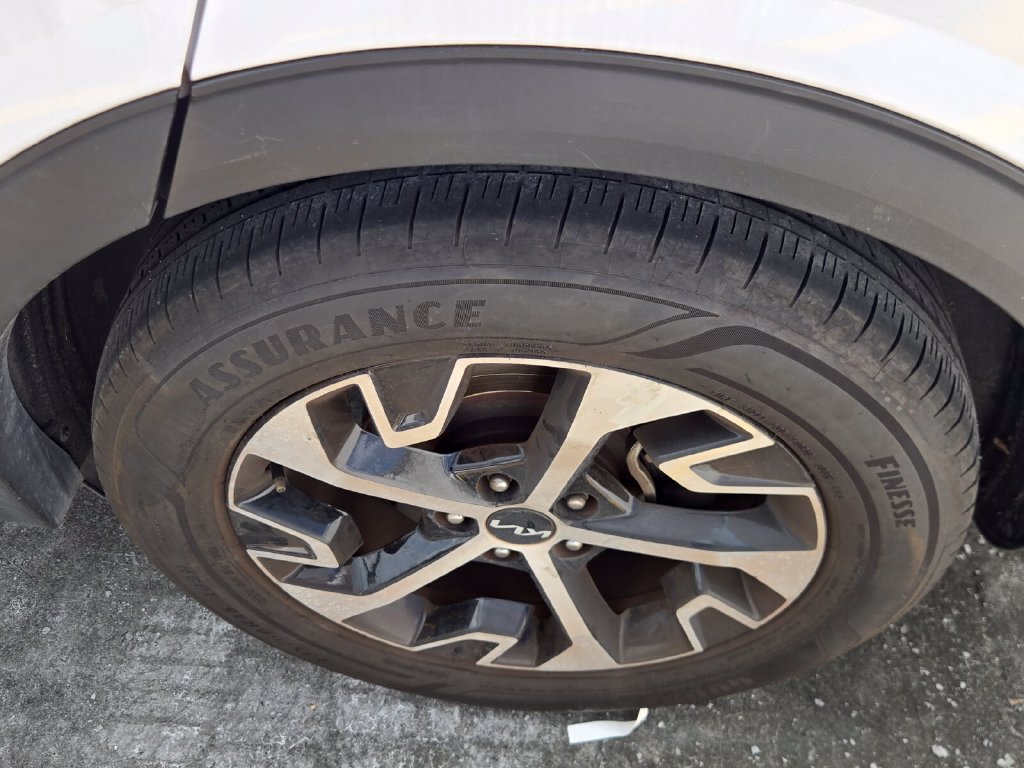 Used 2023 Kia Sportage EX FWD image 8