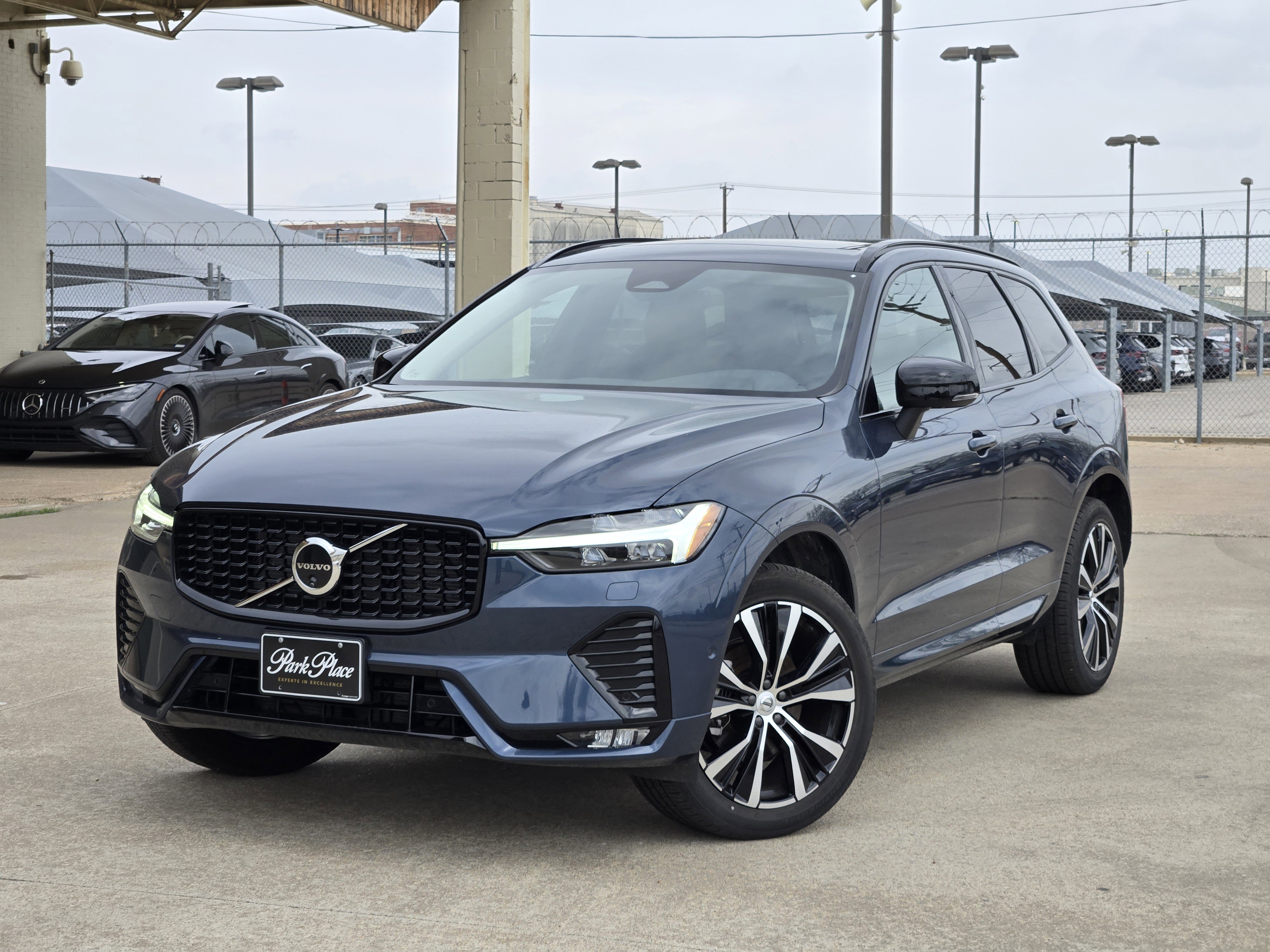 Used 2025 Volvo XC60 B5 Plus image 1