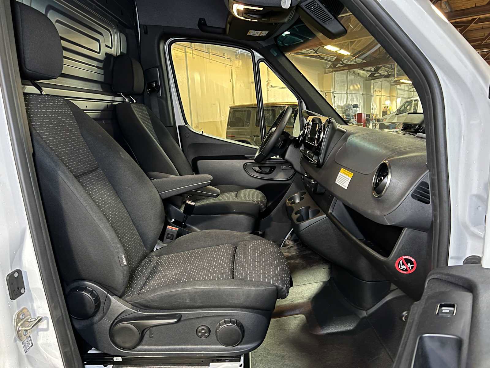 Used 2025 Mercedes-Benz Sprinter 2500 image 11