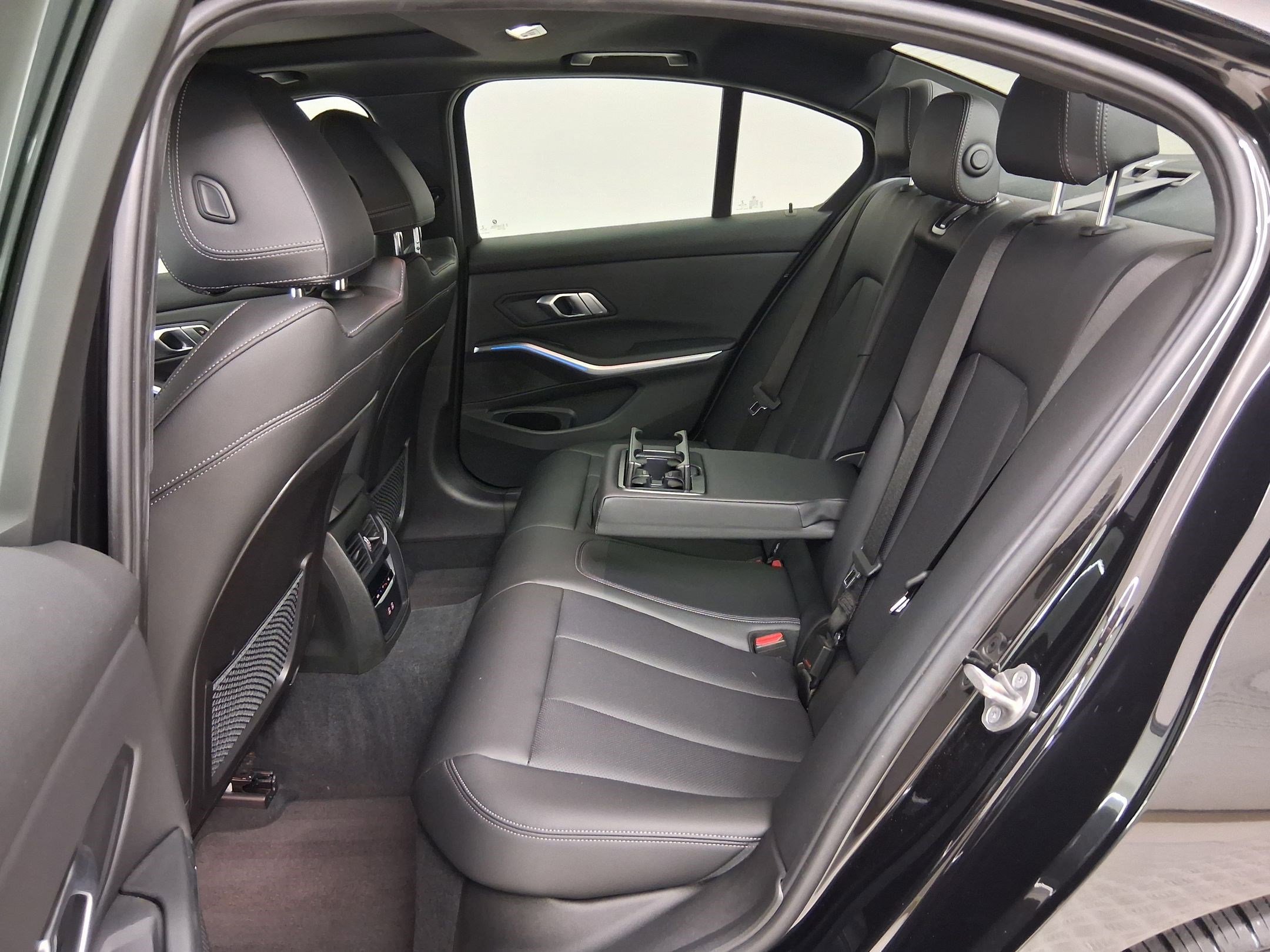 Used 2022 BMW 330e w/ Driving Assistance Package image 14