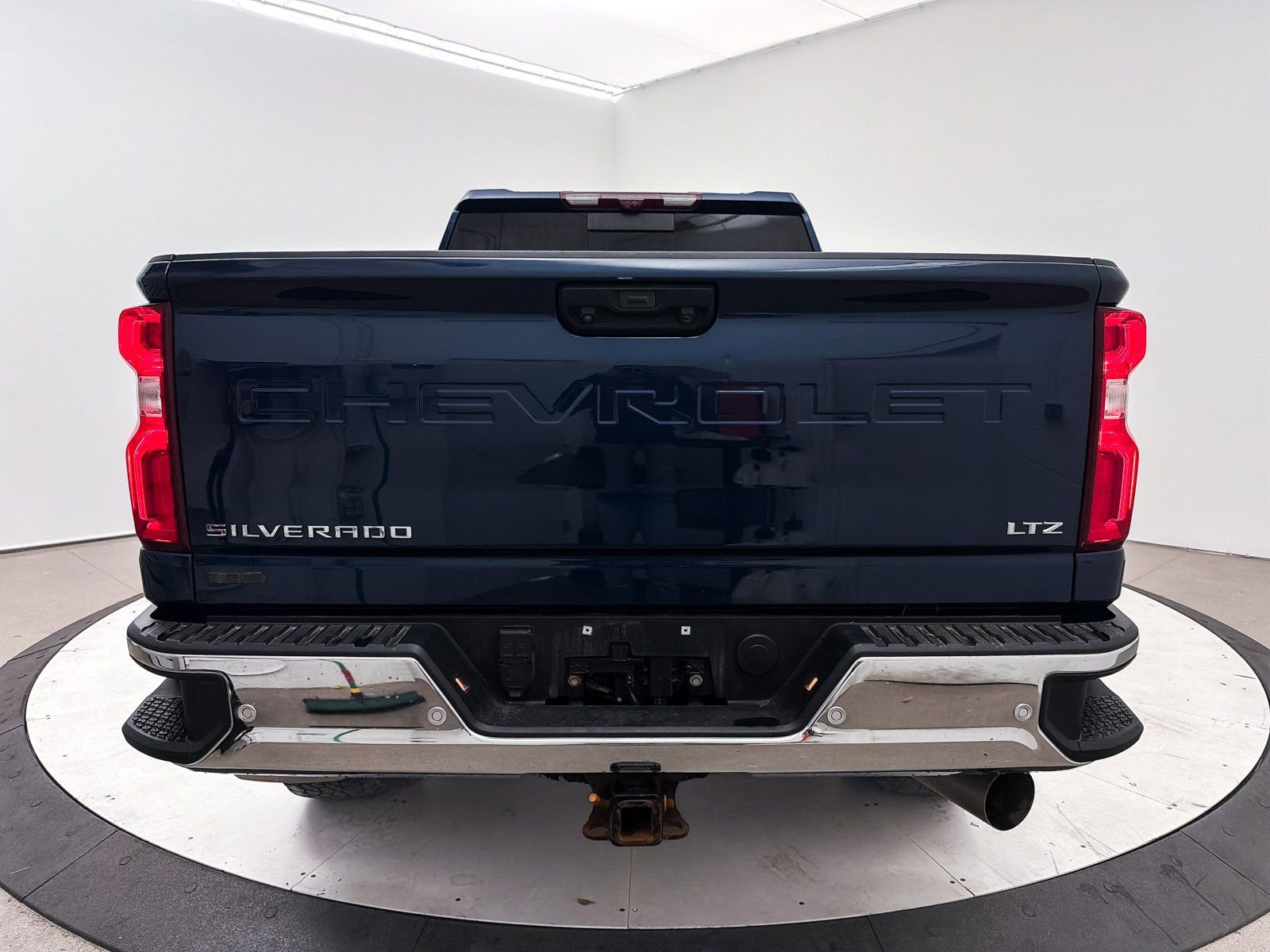 Used 2020 Chevrolet Silverado 2500 LTZ w/ LTZ Premium Package image 15