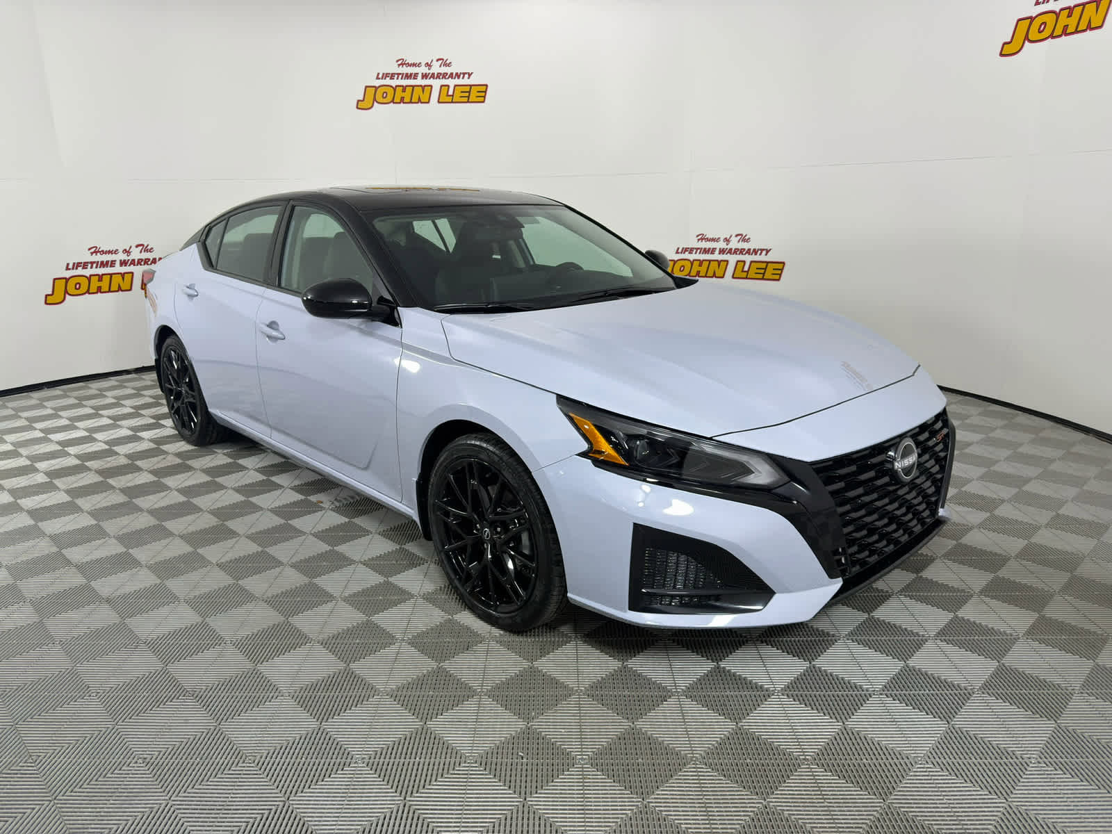 New 2026 Nissan Altima 2.5 SR w/ SR Midnight Edition Package image 8