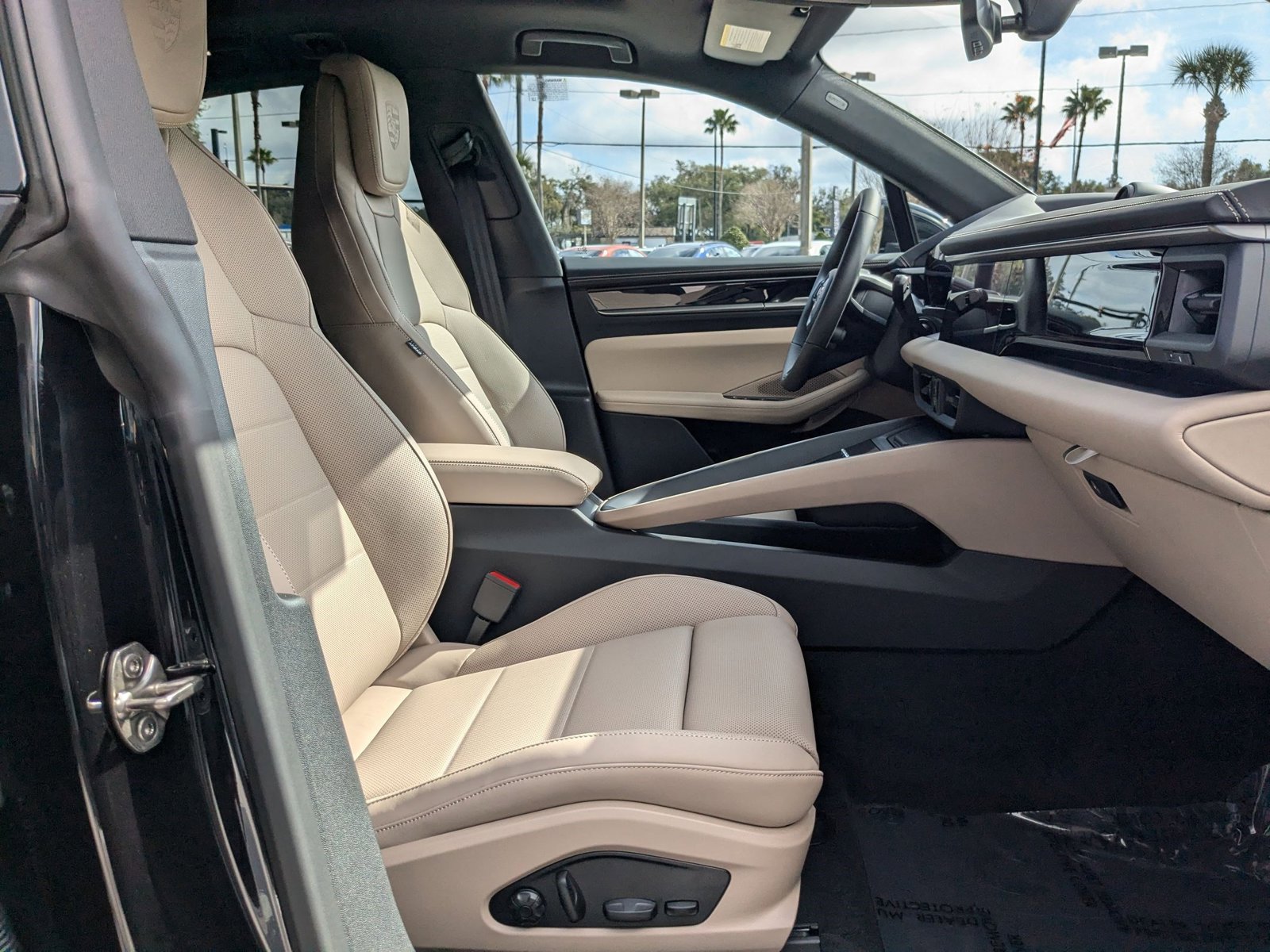 New 2025 Porsche Macan 4S Electric AWD/4WD image 25