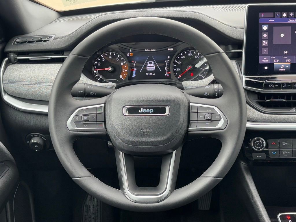 Used 2024 Jeep Compass Latitude AWD/4WD image 15