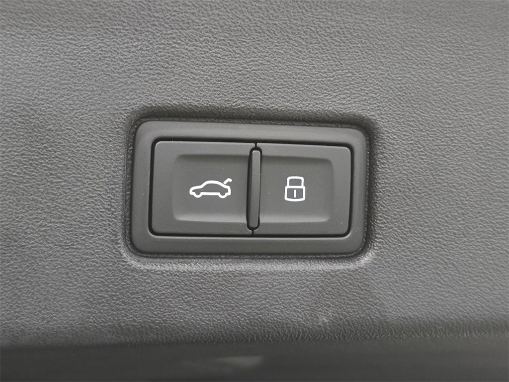 Used 2024 Audi Q4 e-tron Premium Plus image 27