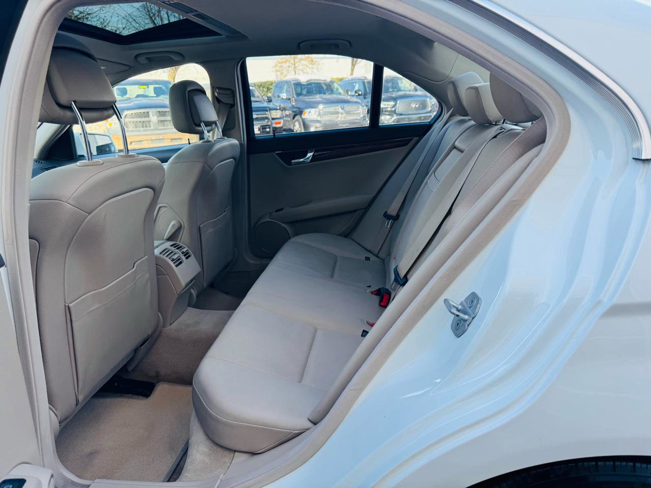 Used 2011 Mercedes-Benz C 300 Luxury image 15