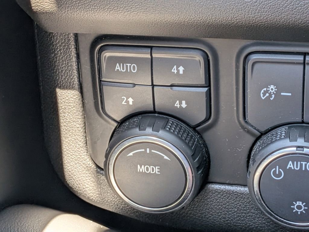 Used 2024 Chevrolet Tahoe Z71 w/ Luxury Package image 28