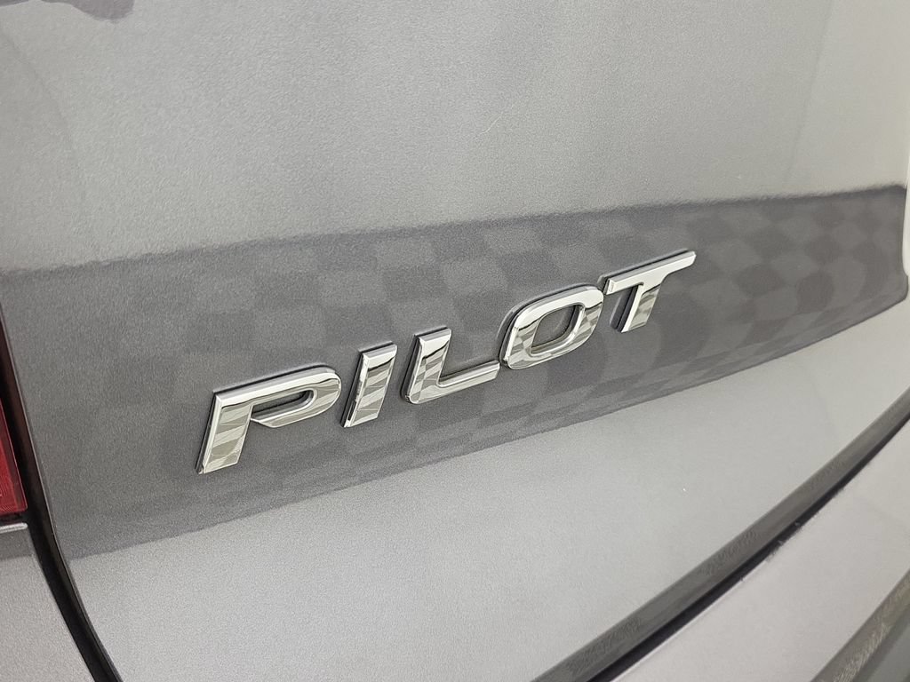 Used 2016 Honda Pilot Touring image 11