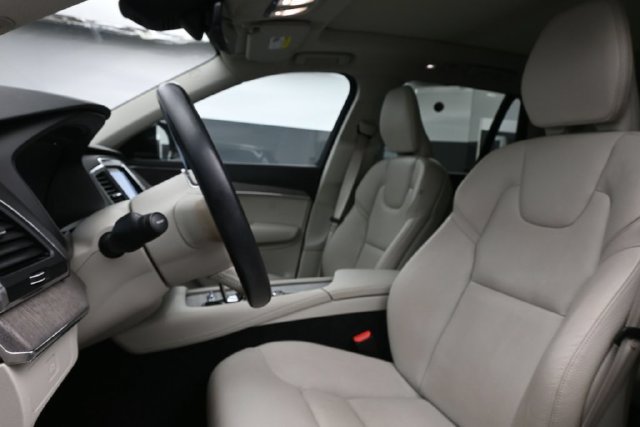 Used 2023 Volvo XC90 B6 Core w/ Protection Package Premier AWD/4WD image 10