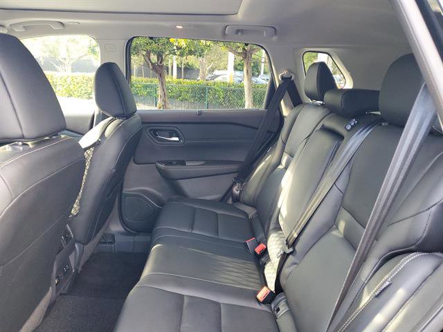 Used 2023 Nissan Rogue SL w/ SL Premium Package image 32