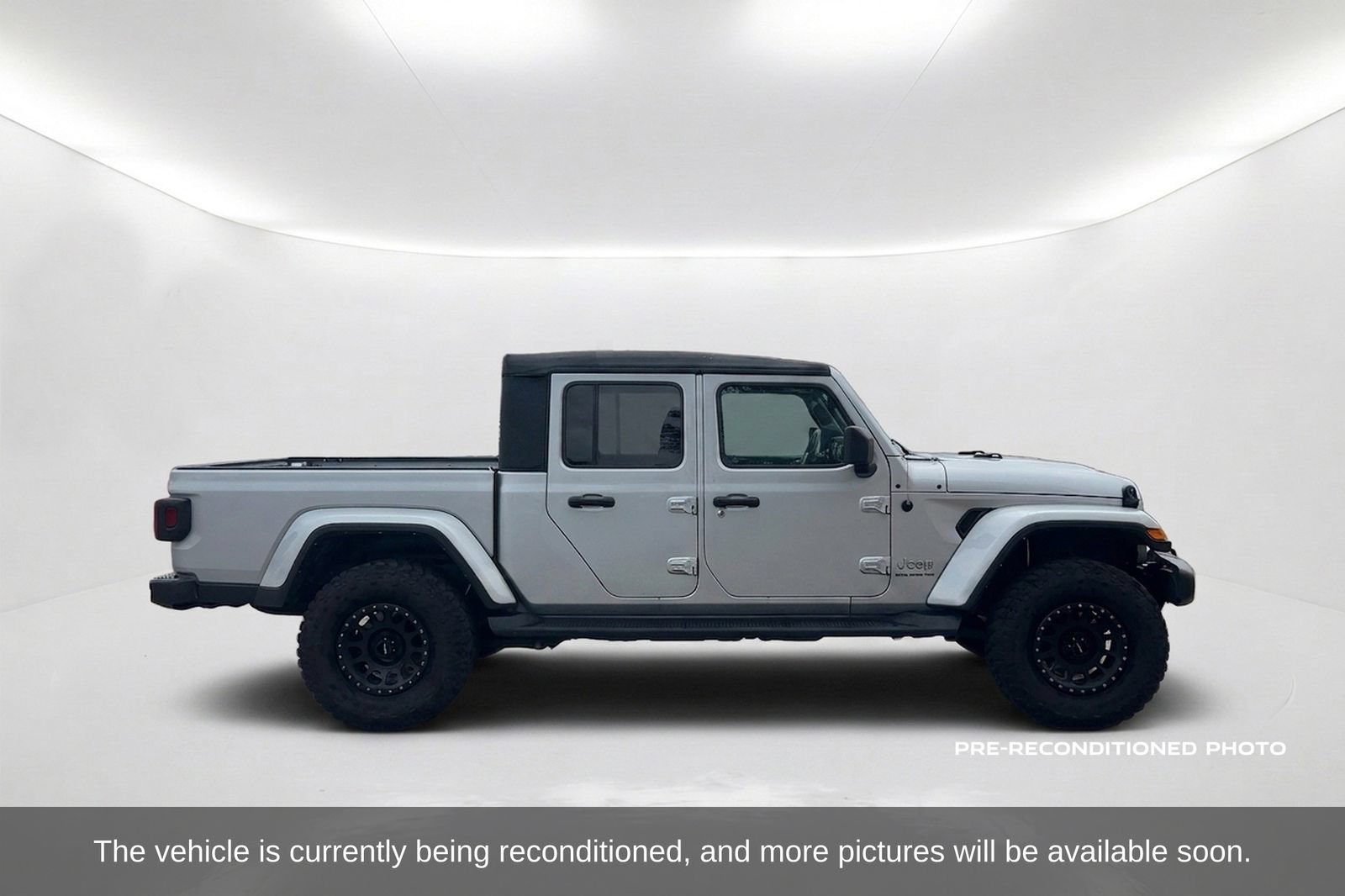 Used 2023 Jeep Gladiator Overland AWD/4WD image 4