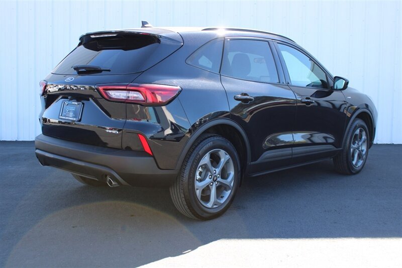 Used 2025 Ford Escape ST-Line Select AWD/4WD image 3