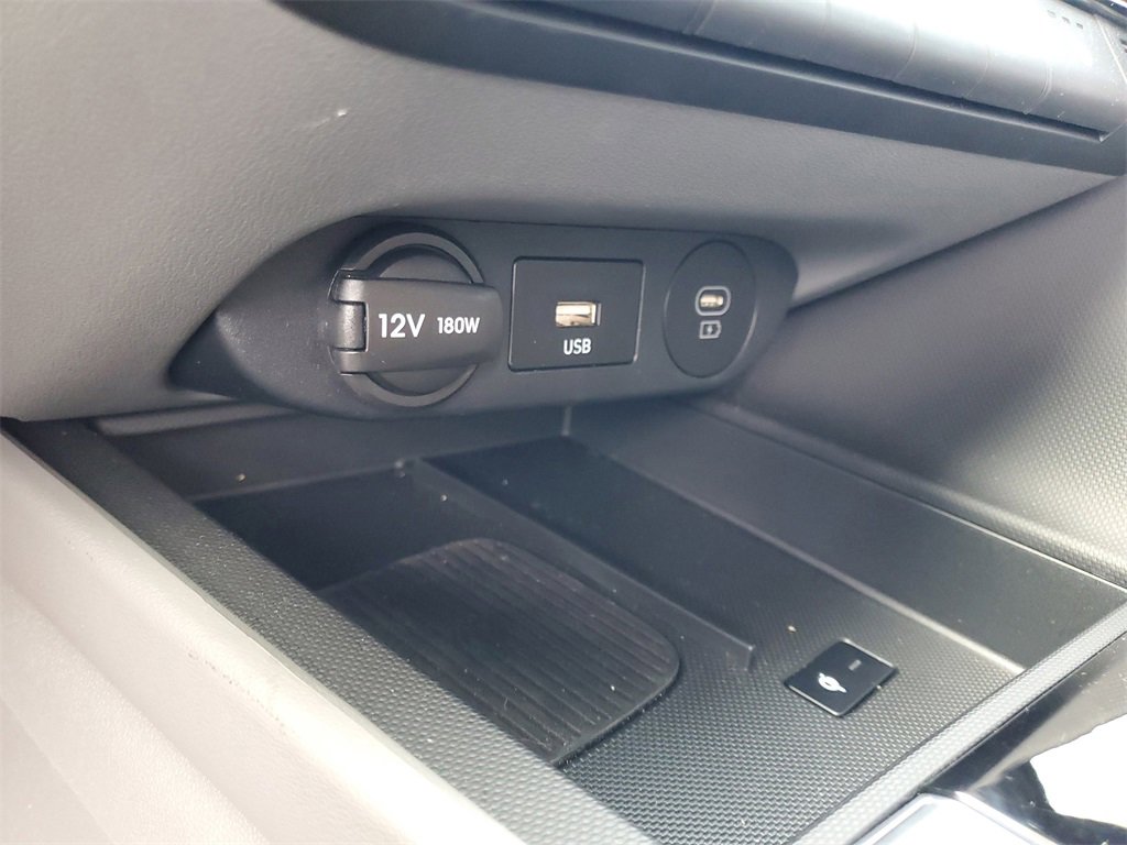 Used 2025 Hyundai Elantra SEL image 29