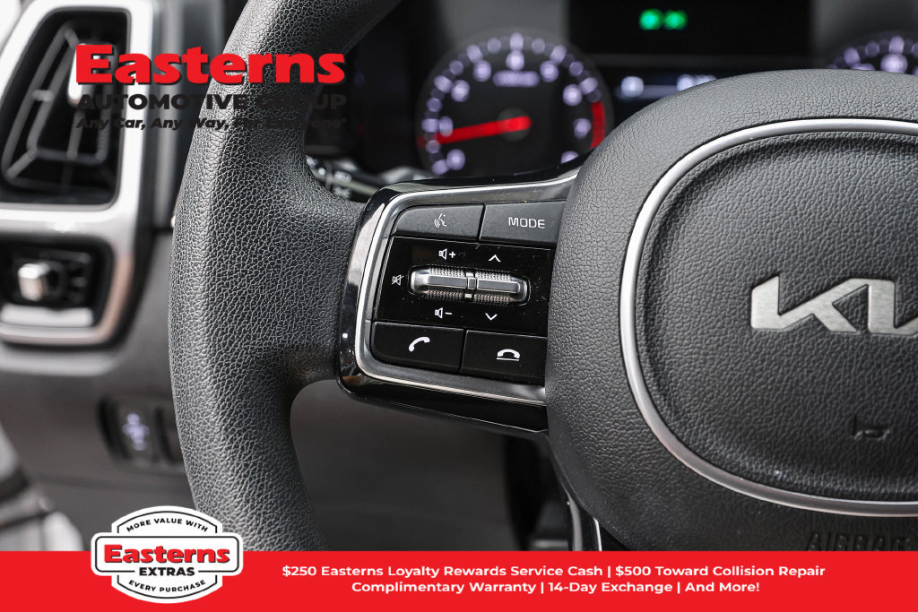 Used 2023 Kia Sorento LX FWD image 15