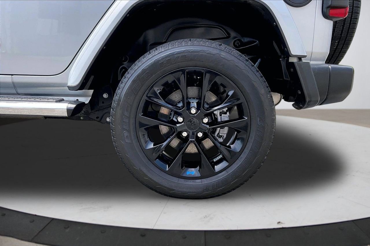 Used 2023 Jeep Wrangler Unlimited Sahara w/ Cold Weather Group AWD/4WD image 35