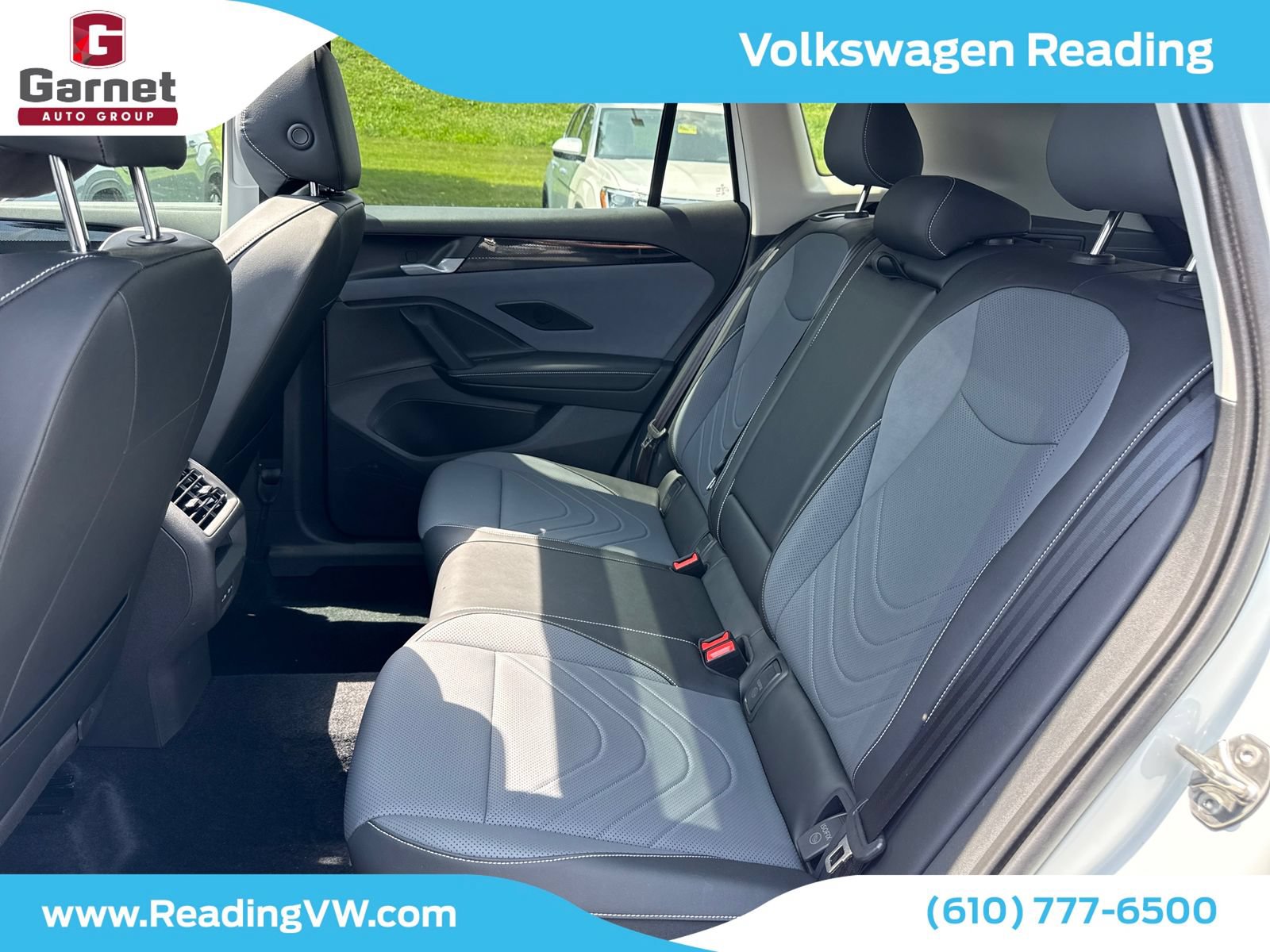 Used 2025 Volkswagen Tiguan SE w/ Panoramic Sunroof Package AWD/4WD image 13