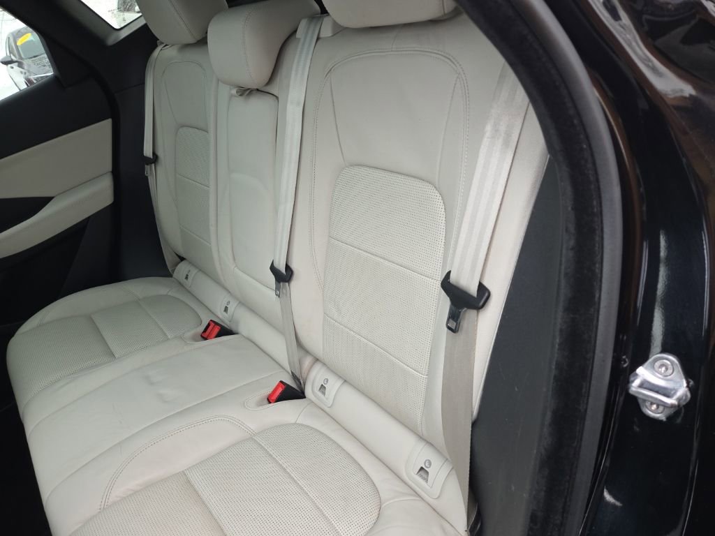 Used 2019 Jaguar E-PACE R-Dynamic SE image 30