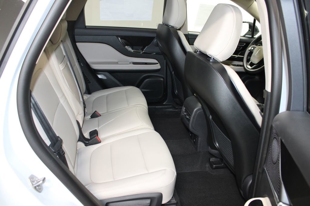 New 2026 Lincoln Corsair Premiere image 32