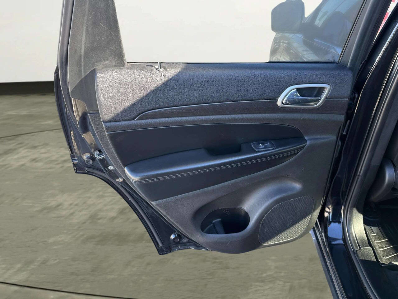 Used 2018 Jeep Grand Cherokee Laredo image 13