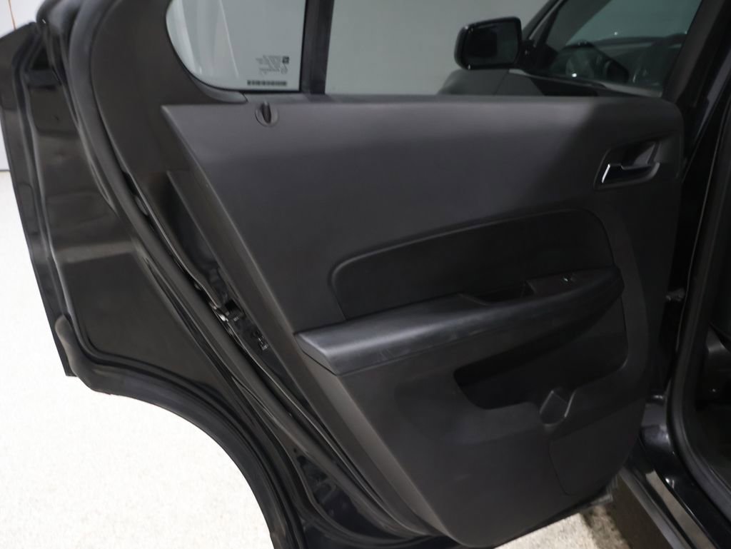 Used 2017 Chevrolet Equinox LT w/ Driver Confidence Package II image 18