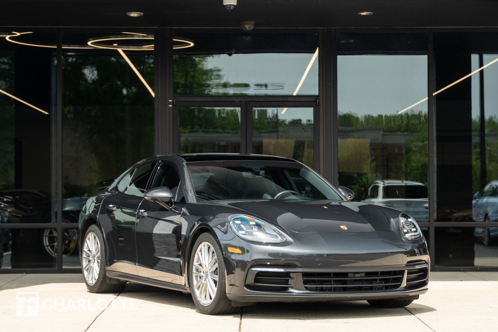 Used 2020 Porsche Panamera 4 image 1