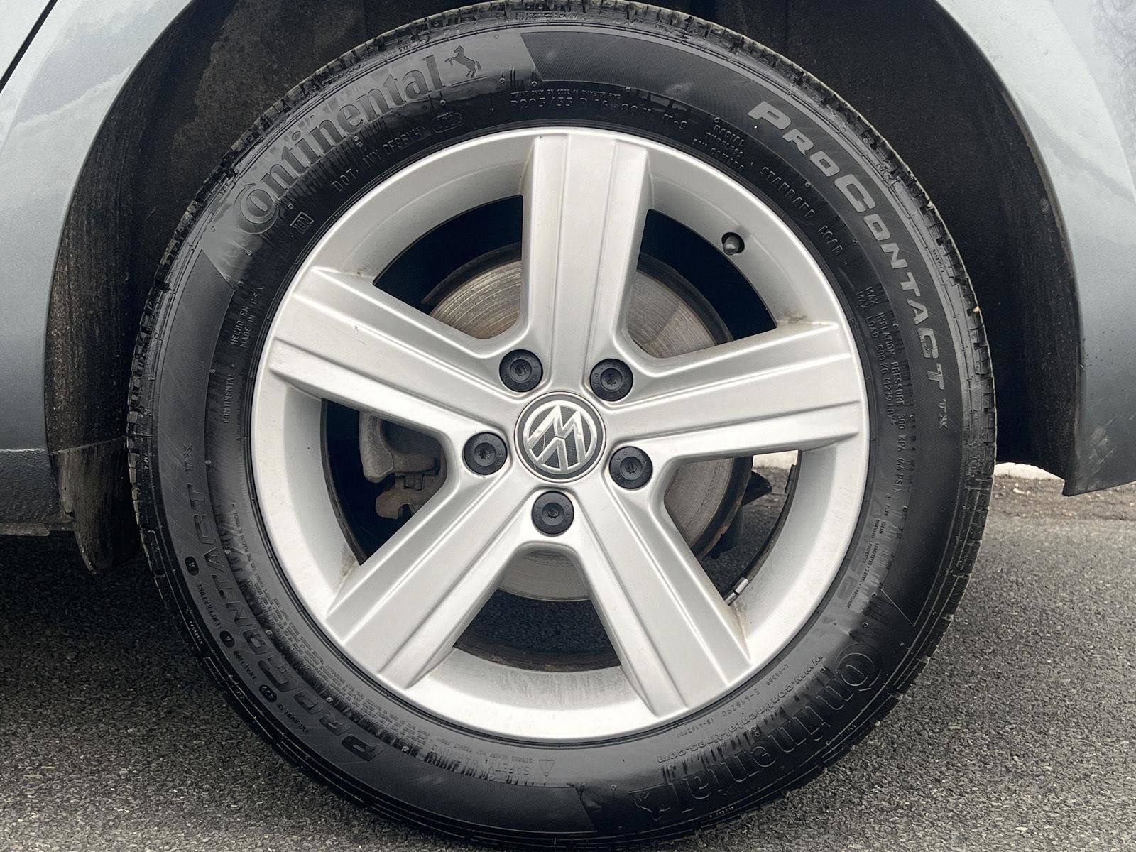 Used 2017 Volkswagen Golf Wolfsburg Edition image 34