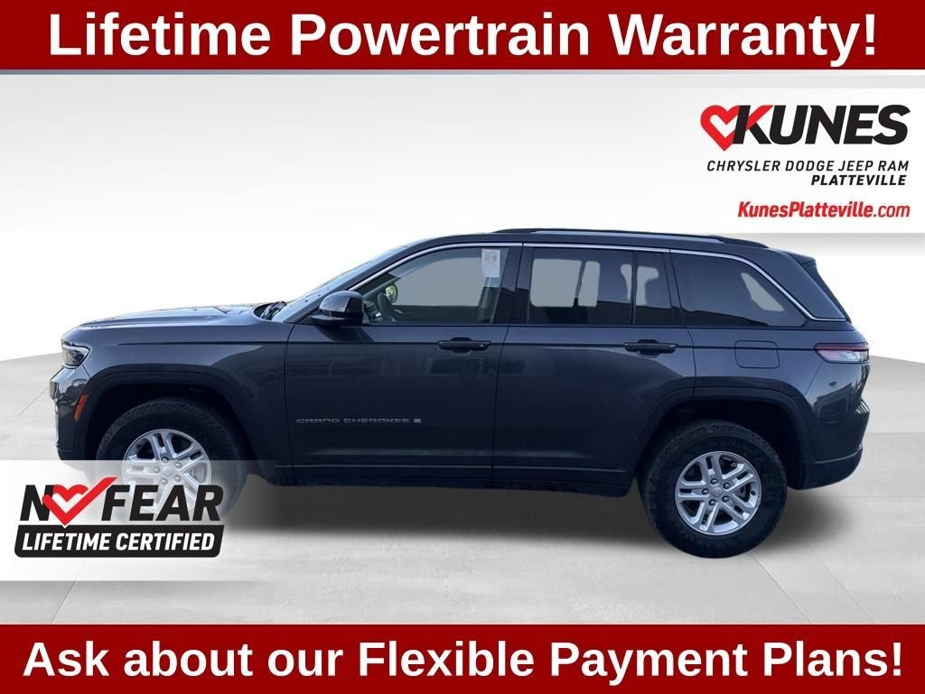 Used 2023 Jeep Grand Cherokee Laredo AWD/4WD image 7