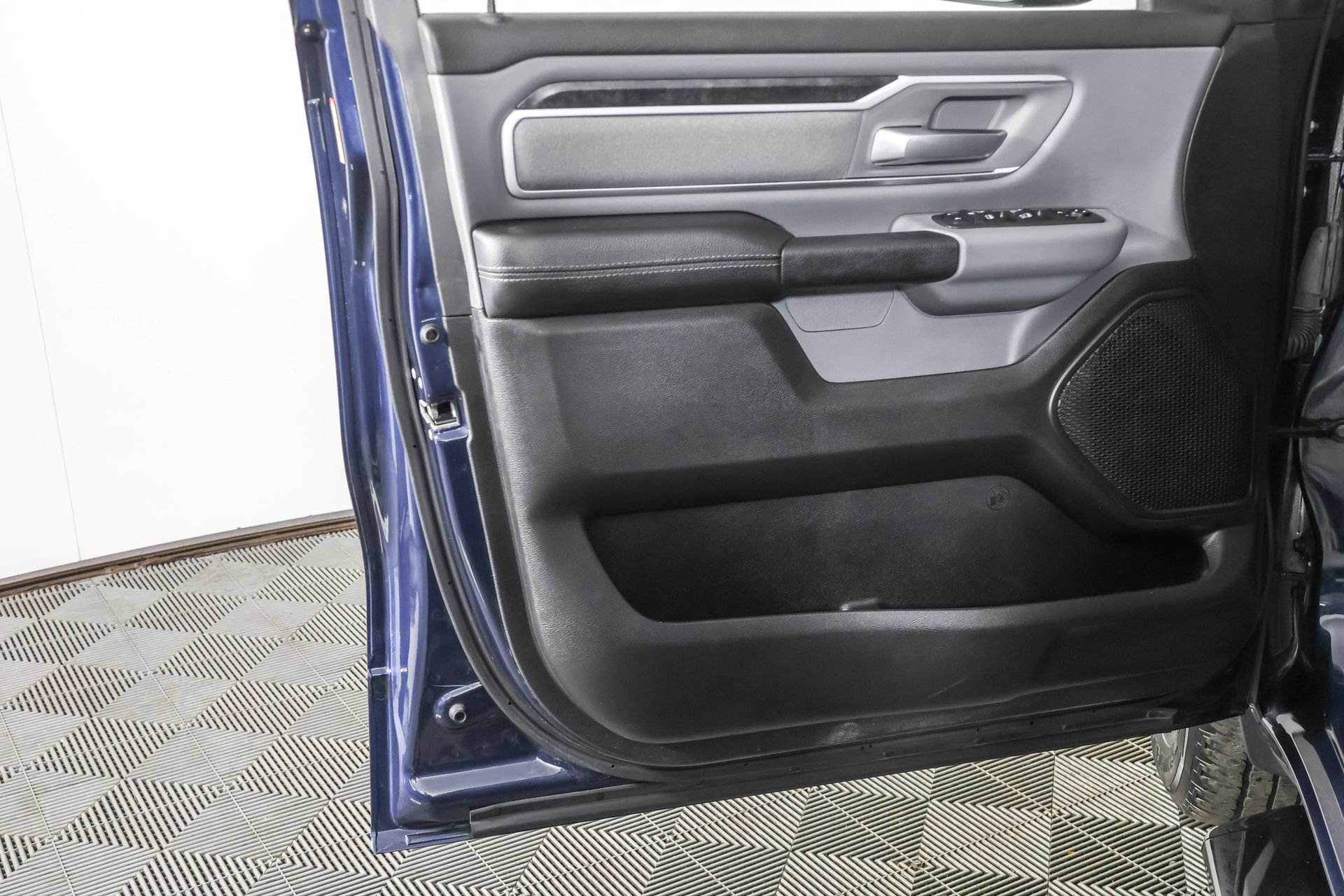 Used 2021 RAM 1500 Big Horn AWD/4WD image 34
