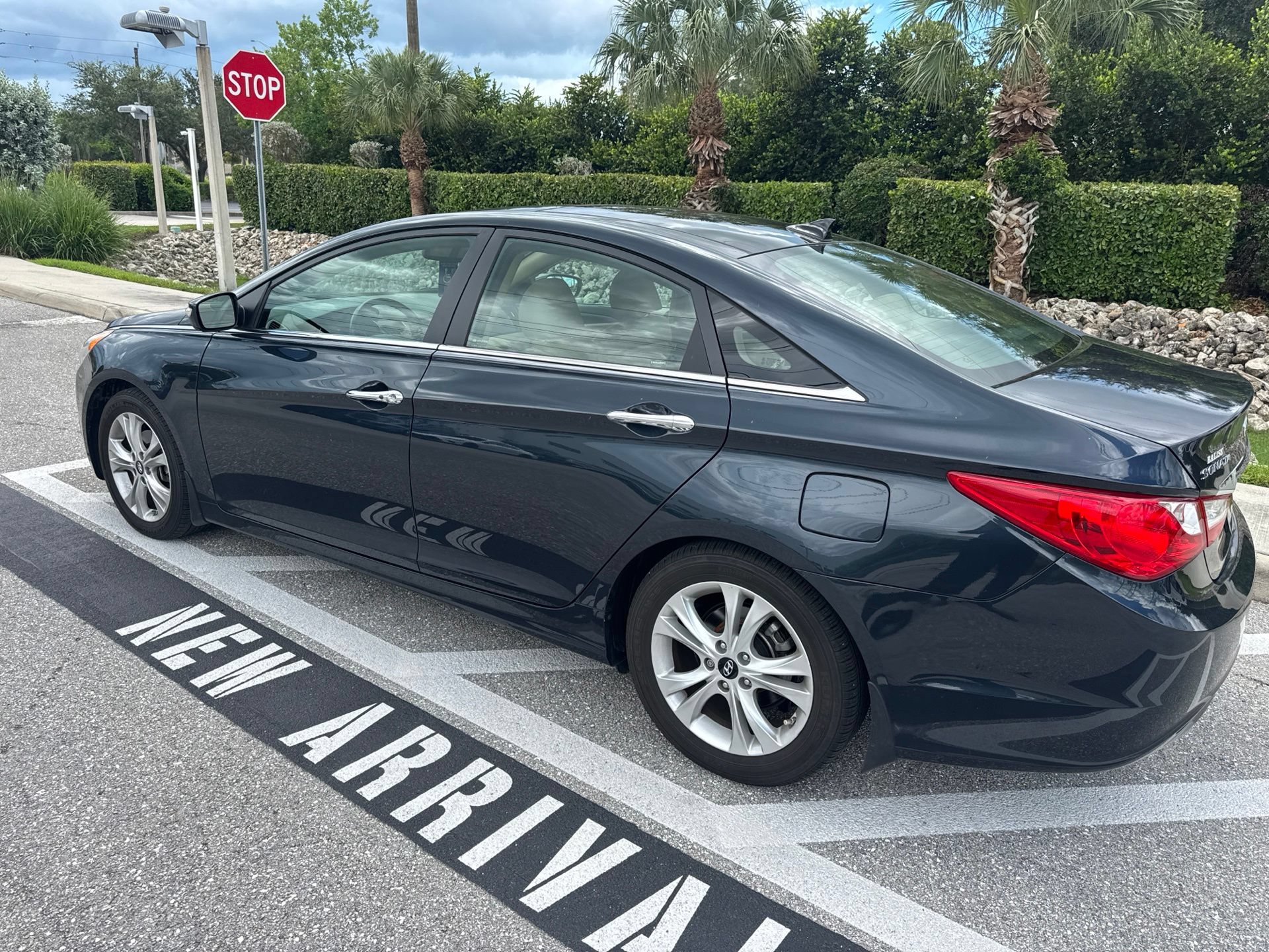 Used 2013 Hyundai Sonata Limited w/ Premium Pkg FWD image 3