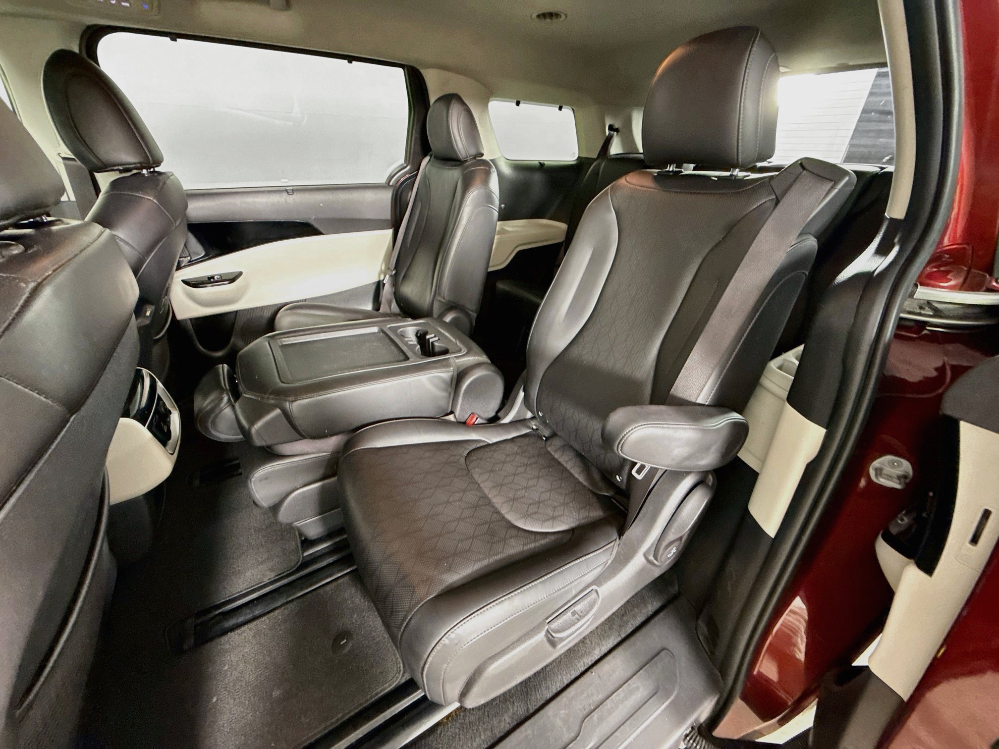 Used 2023 Kia Carnival SX FWD image 29