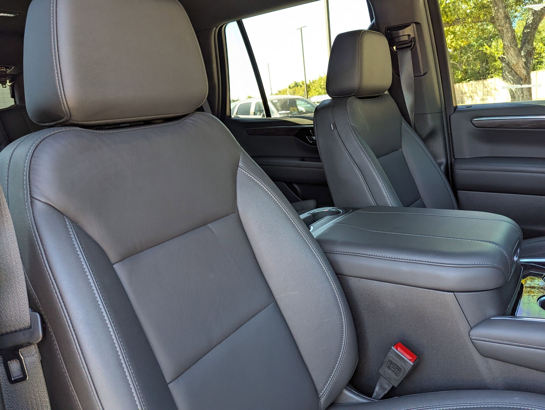 Used 2025 Chevrolet Tahoe LT image 30