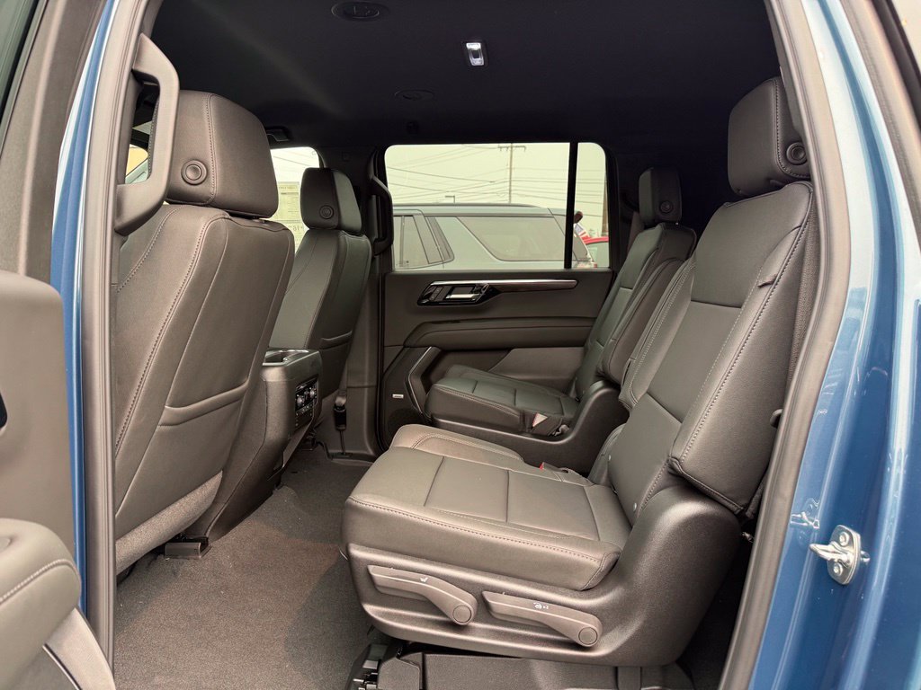 New 2026 Chevrolet Suburban LT w/ Comfort Package AWD/4WD image 10