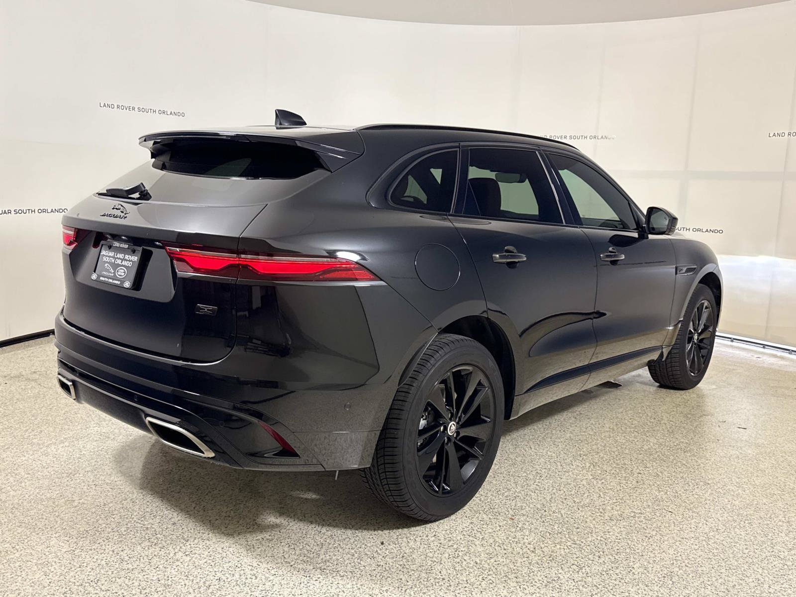 Certified 2026 Jaguar F-PACE R-Dynamic S AWD/4WD image 5