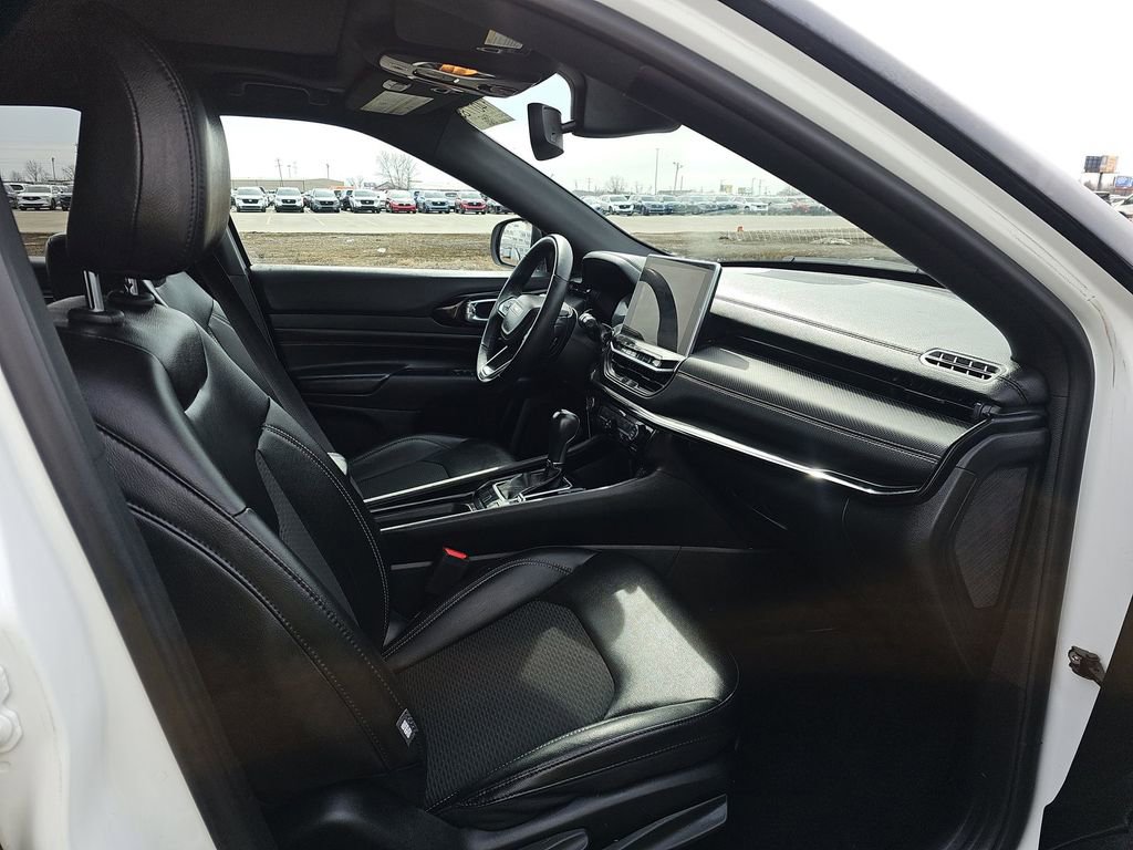 Used 2023 Jeep Compass Altitude w/ Sun and Sound Group image 13