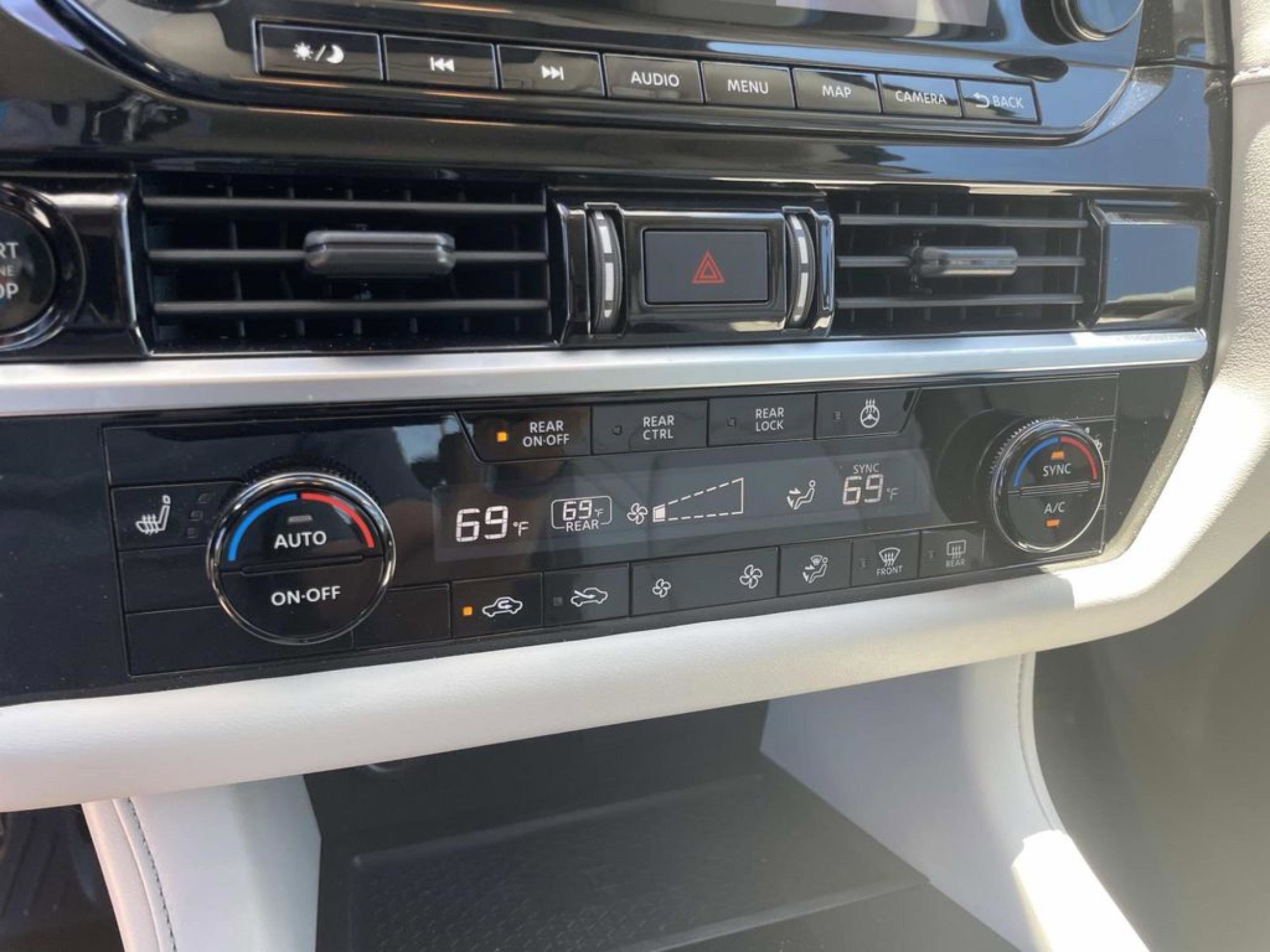 Used 2025 Nissan Pathfinder SL w/ SL Premium Package AWD/4WD image 29