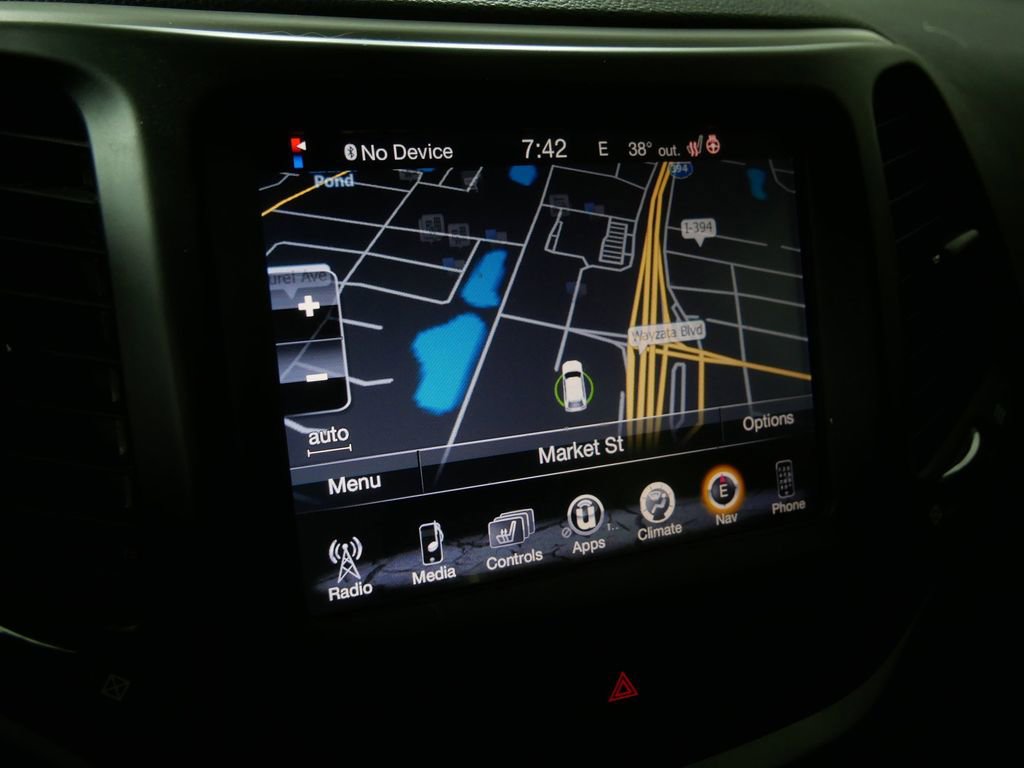 Used 2016 Jeep Cherokee Trailhawk w/ Cold Weather Group image 23