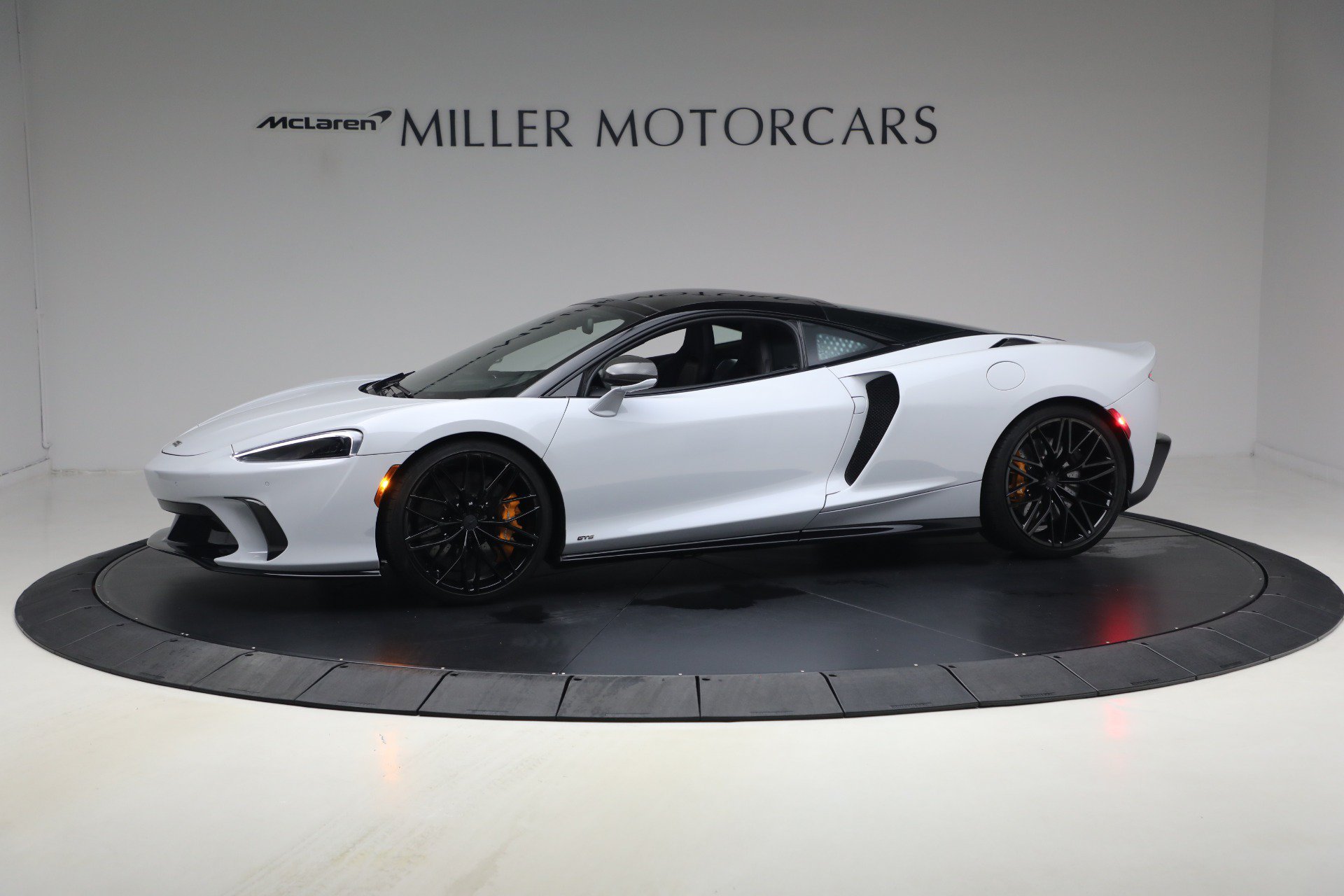 Used 2025 McLaren GTS RWD image 2