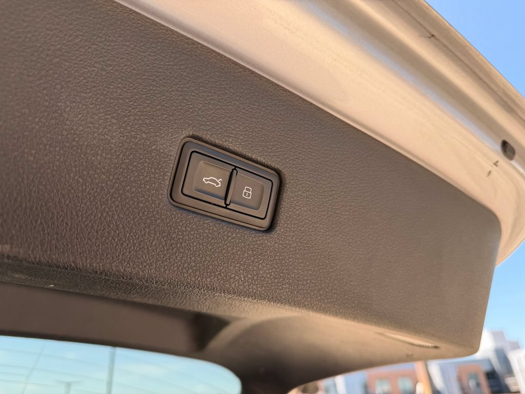 Used 2019 Audi Q8 Premium Plus AWD/4WD image 29