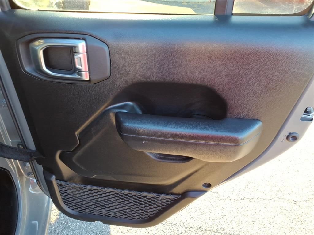 Used 2023 Jeep Gladiator Sport image 15