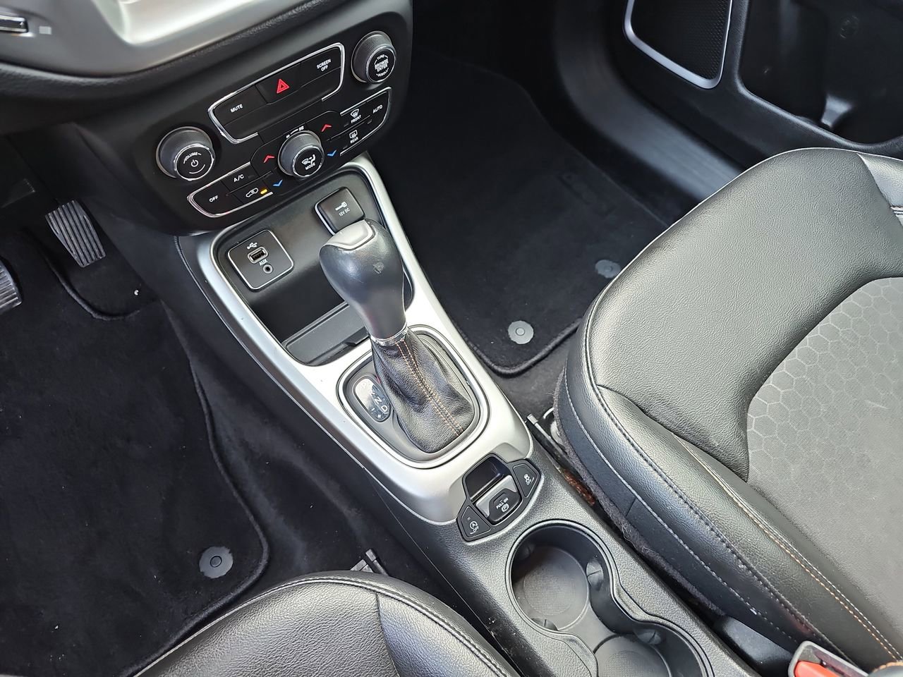 Used 2018 Jeep Compass Latitude w/ Popular Equipment Group image 29